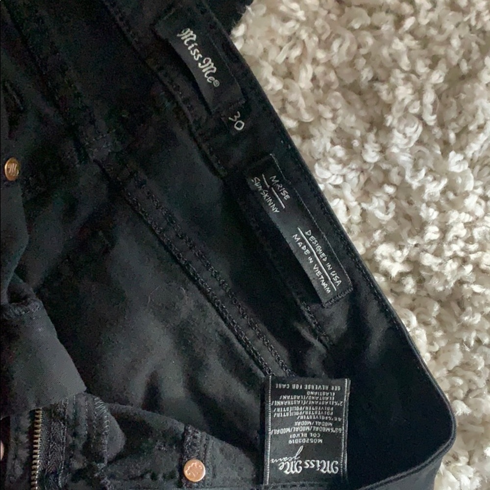 Miss Me Mid-Rise Black Jeans - Picture 2 of 2
